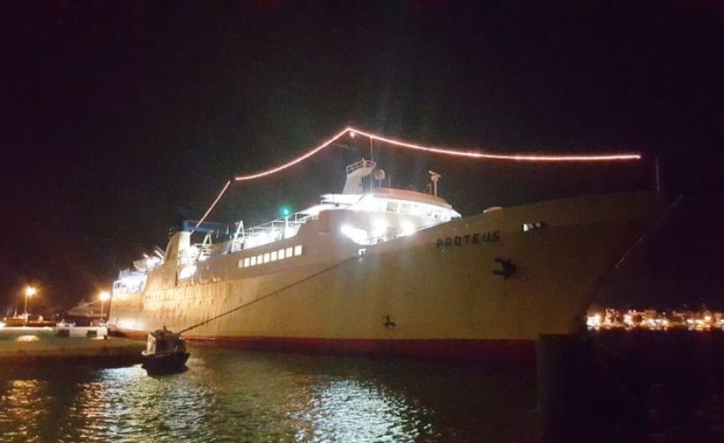 Βόλος: Τζιπ έπεσε στο λιμάνι- Από θαύμα σώθηκαν οι επιβάτες - Media