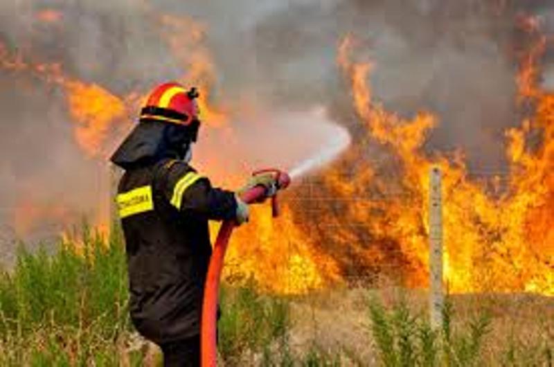 Μεγάλη πυρκαγιά στο Λαράνι Ηρακλείου - Media