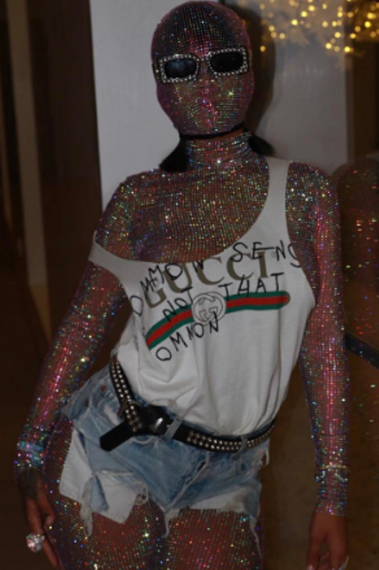 Ποια θεά της Ποπ ντύθηκε… ντισκομπάλα! - Media