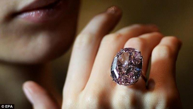 Προκαλεί εγκεφαλικά: Αυτή είναι η τιμή πώλησης του ροζ διαμαντιού!  - Media