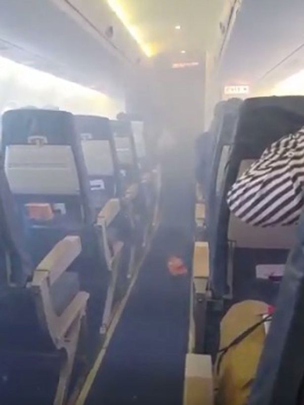 Πανικός στον αέρα: Έπιασε φωτιά ο κινητήρας - Οι επιβάτες έκλαιγαν και προσευχόταν (Video) - Media