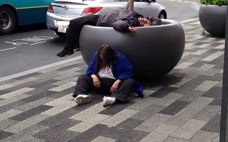 Πανικός στην αστυνομία από το «ναρκωτικό των ζόμπι» (Video, σκληρές εικόνες) - Media