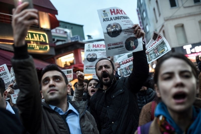 Χιλιάδες υποστηρικτές του Όχι διαδήλωσαν στην Κωνσταντινούπολη - Media