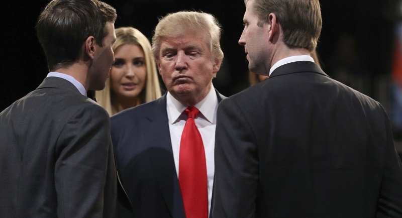 Bloomberg: Ο Τραμπ θα ζητήσει μείωση 15% στους φόρους - Media