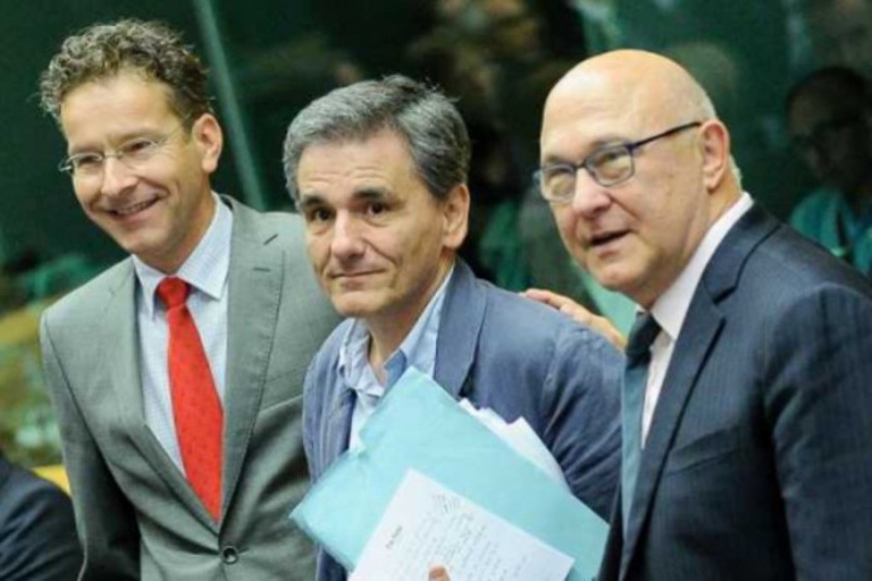 Bloomberg: Σενάριο συμβιβασμού - Το 2019 περικοπές σε συντάξεις, το 2020 αφορολόγητο - Media