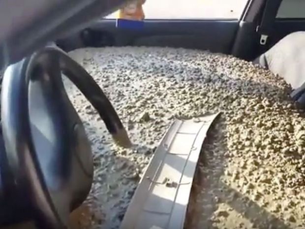 Γέμισε το αυτοκίνητο της γυναίκας του με τσιμέντο για να την… εκδικηθεί (Video) - Media