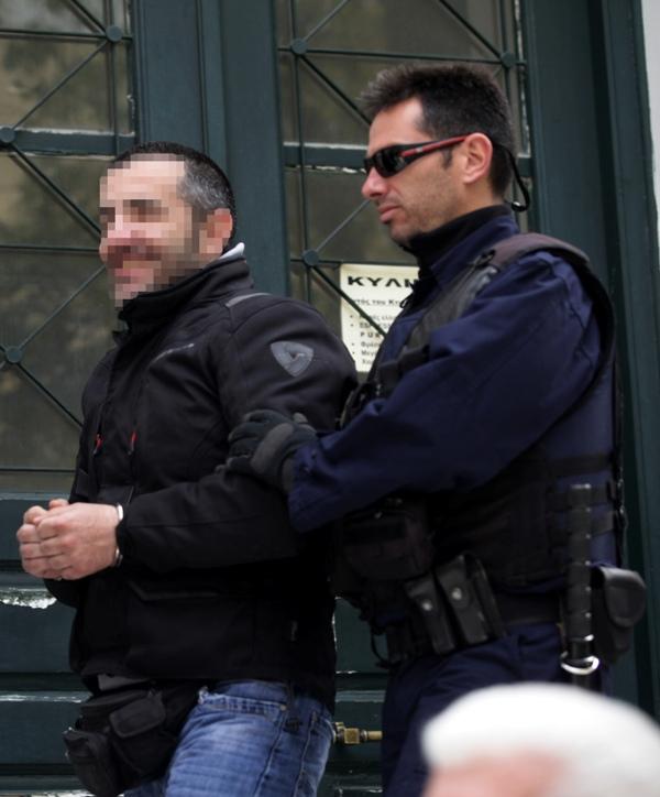 Βουλή: Απολύθηκε από τη Βουλή για τον ξυλοδαρμό του φοιτητή ο μετακλητός χρυσαυγίτης - Media