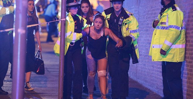 Τρόμος στο Μάντσεστερ - Αιματηρές εκρήξεις σε συναυλία - Βρετανική Αστυνομία: Τουλάχιστον 19 νεκροί (Video) - Media