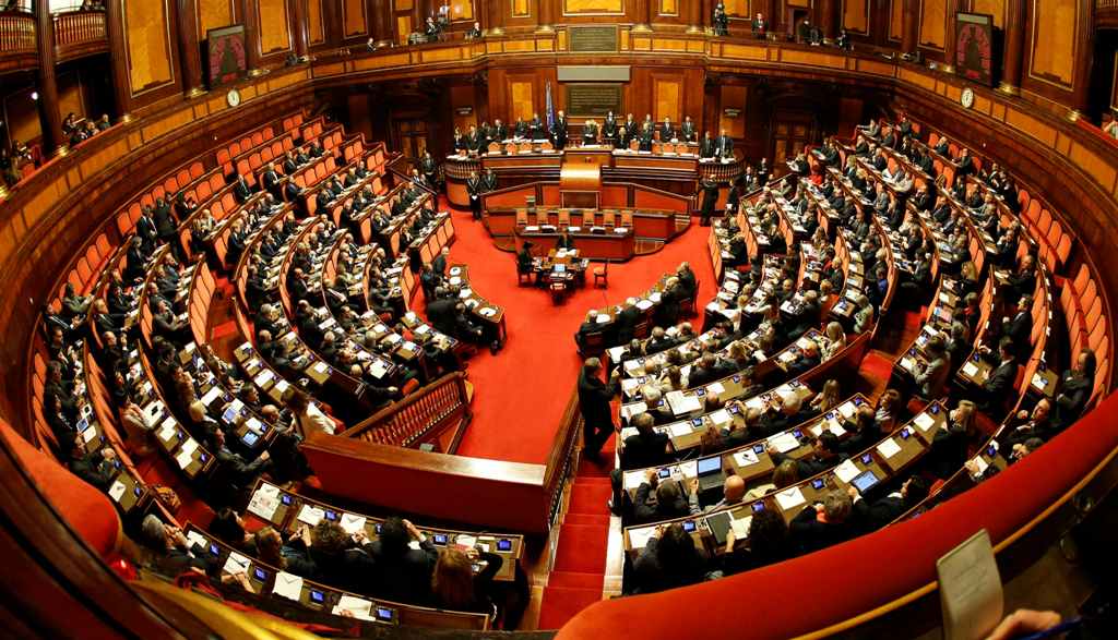 Ψήφος εμπιστοσύνης για την κυβέρνηση Τζεντιλόνι - Η ιταλική Βουλή ενέκρινε τα μέτρα μείωσης του δημόσιου ελλείμματος - Media