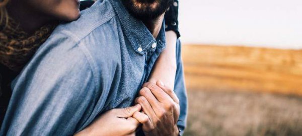 Οι δύο λέξεις που απαγορεύεται να χρησιμοποιείς για τον εαυτό σου στο Facebook - Media