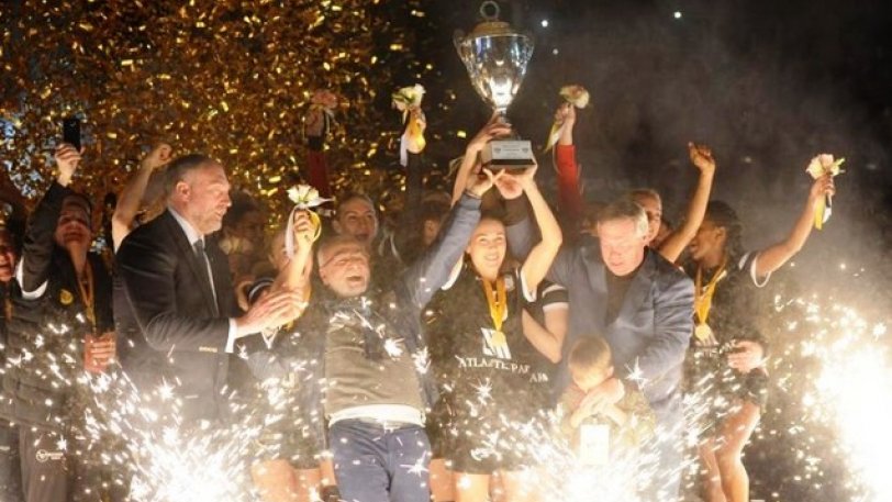 Σήκωσε κι άλλη «κούπα» ο Ιβάν Σαββίδης - Media