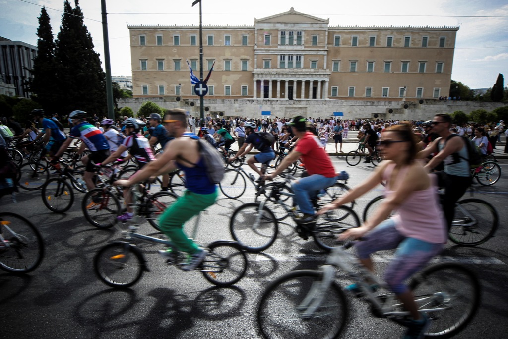 Σε εξέλιξη ο 24ος Ποδηλατικός Γύρος της Αθήνας - Media