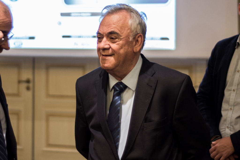 Συνάντηση Δραγασάκη με εκπροσώπους των ΕΛΠΕ, της ExxonMobile και της Total - Media