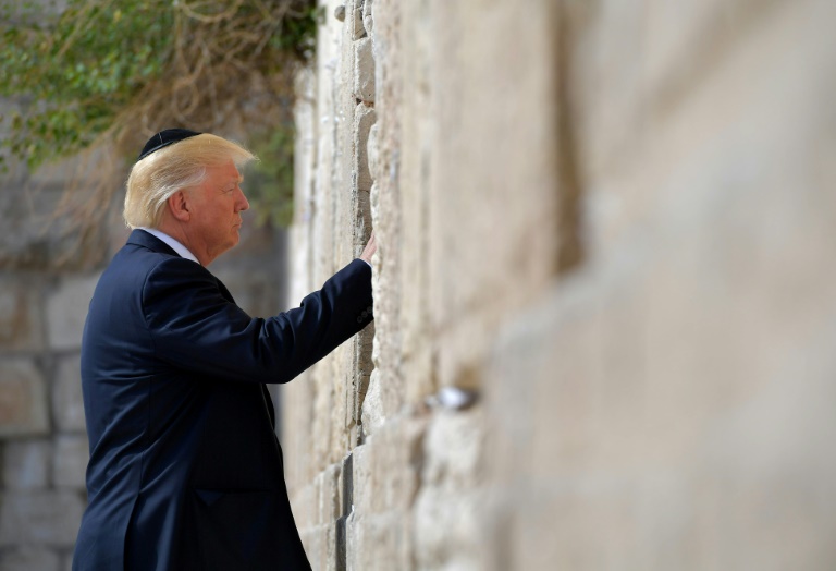Τραμπ: Ο πρώτος εν ενεργεία Αμερικανός πρόεδρος που επισκέφθηκε το τείχος των Δακρύων (Photos) - Media