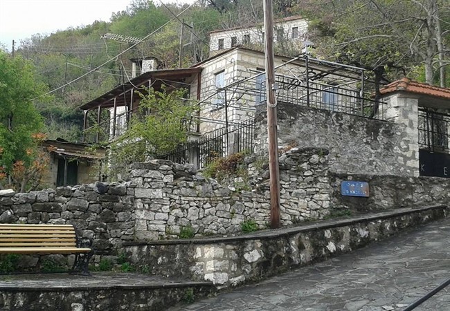 Ιερόσυλοι άρπαξαν 11 εικόνες από ναό στα ελληνοαλβανικά σύνορα  - Media