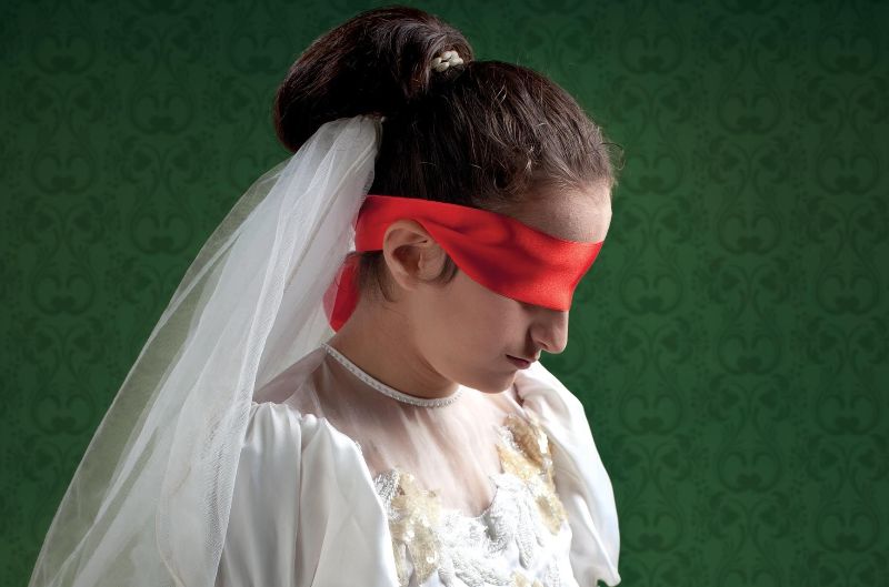 Δεν το χωρά ο νους του ανθρώπου: «Με υποχρέωσαν να παντρευτώ το βιαστή μου όταν ήμουν 11 χρονών» - Media