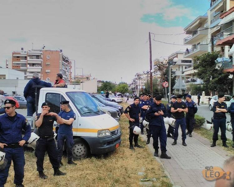 «Μπλόκο» της ΕΛΑΣ σε διαμαρτυρόμενους στο Κέντρο Υγείας στον Εύοσμο (Photos - Videos) - Media