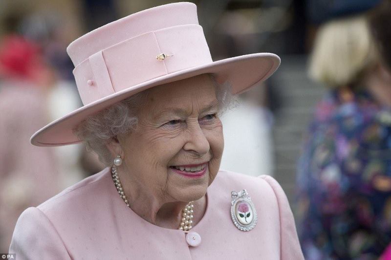 Βασίλισσα Ελίσαβετ: Μένουμε ενωμένοι στη θλίψη μας, εξίσου αποφασισμένοι - Media