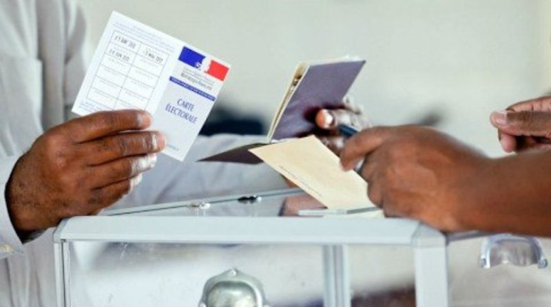Φωτογραφία-σοκ από τις εκλογές στη Γαλλία: Ψηφοφόρος είπε κυριολεκτικά «merde» (Photo) - Media