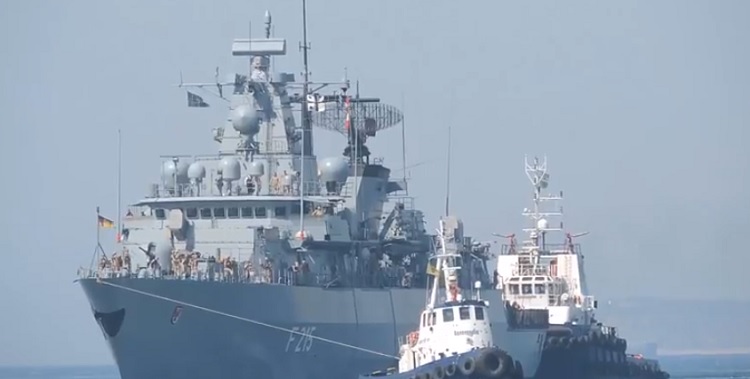 Στον Πειραιά για επισκευές η γερμανική ναυαρχίδα FGS Brandenburg (Video) - Media