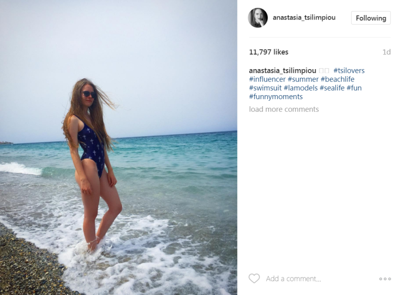 Κεφαλονιά: Ριζοσπάστες... δεσμώτες κατέθεσαν στεφάνι από αλυσίδες για την Ένωση των Επτανήσων (Video) - Media