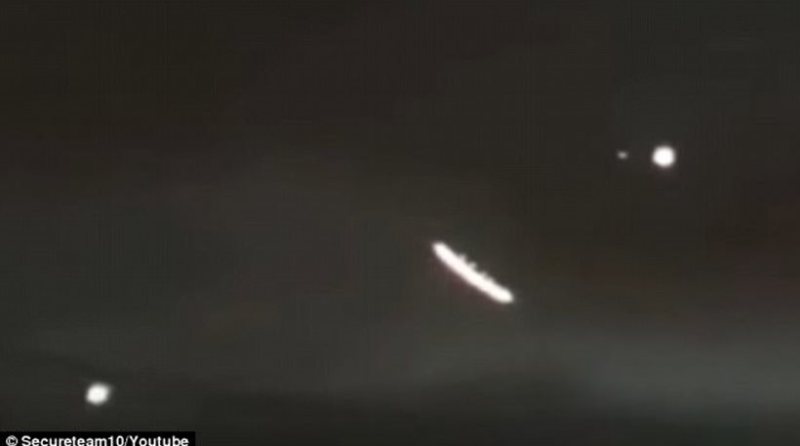 Μυστήριο με επαναλαμβανόμενο φως στον ουρανό της Γαλλίας – Πρόκειται για UFO; (Video) - Media
