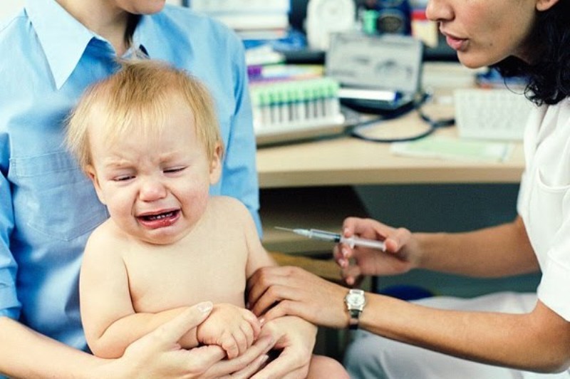 Αν δεν εμβολιάσεις το παιδί σου στην Ιταλία, σου αφαιρούν την επιμέλεια  - Media