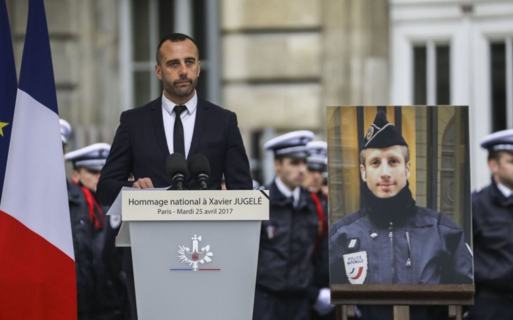 Παντρεύτηκε μετά θάνατον τον σύντροφό του που σκοτώθηκε στα Σανζ Ελιζέ – Στο γάμο ο Ολάντ και η δήμαρχος του Παρισιού - Media
