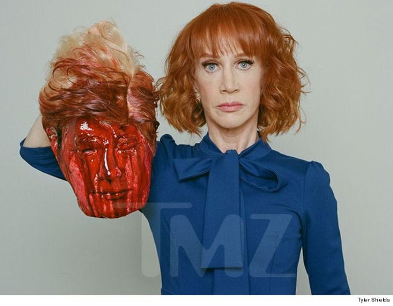 Φωτογράφηση-σοκ για κωμική ηθοποιό: Κρατά το αιματοβαμένο κεφάλι του Τραμπ (Video) - Media