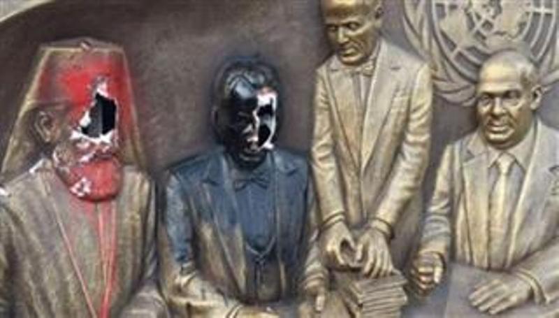 Bανδάλισαν τη μορφή του Μακάριου σε μνημείο στην Κωνσταντινούπολη - Media