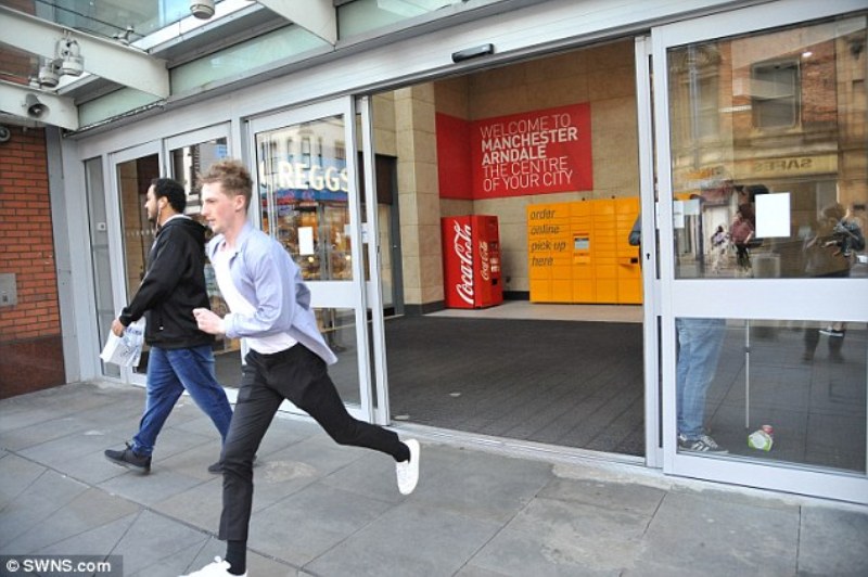 Νέα αναστάτωση στο Μάντσεστερ - Εκκένωσαν εμπορικό κέντρο (Video + Photos) - Media