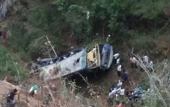 Τραγωδία στο Μεξικό: Λεωφορείο έπεσε σε χαράδρα 90 μέτρων - Τουλάχιστον 12 νεκροί  - Media