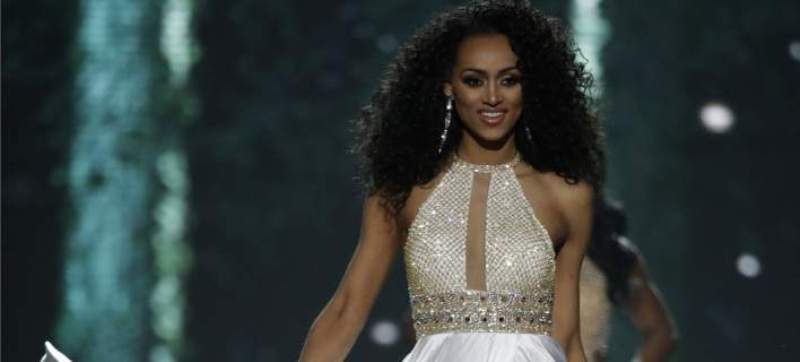 Έχει και μυαλό και ομορφιά: Χημικός που εργάζεται στην επιτροπή πυρηνικών η νέα Miss USA (Photos) - Media