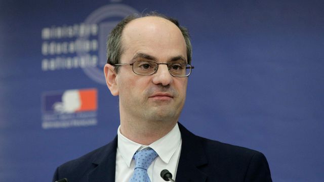 Η Γαλλία ενισχύει το μάθημα των αρχαίων ελληνικών και των λατινικών  - Media