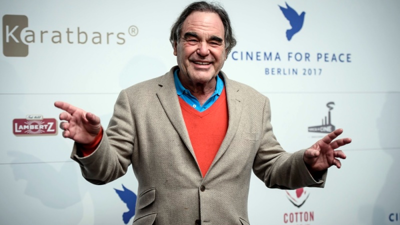 Όλιβερ Στόουν: Είναι σημαντικό να ακούσουμε τι λέει ο Πούτιν - Media