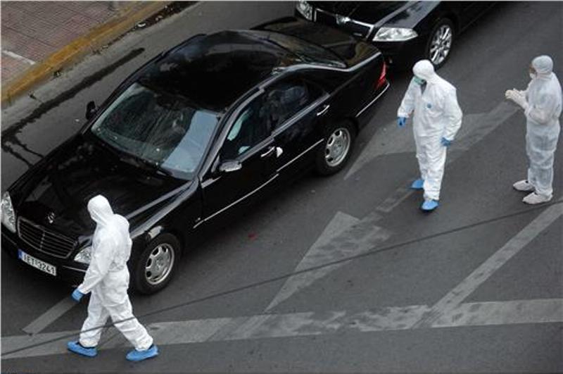 Συνδικαλιστής της Ένωσης Συντακτών έγραψε στο facebook: Δεν θα με ενοχλούσε να έσκαγε βόμβα και στα πόδια του Στουρνάρα - Media