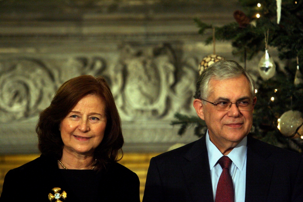 Συγκλονίζει η σύζυγός του Λουκά Παπαδήμου: Ήθελα να ακούσω τη φωνή του - Τα πρώτα λεπτά μετά την επίθεση (Audio) - Media