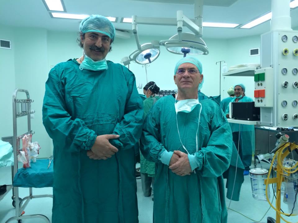 Ο Πολάκης με στολή χειρουργού στο νοσοκομείο Ζακύνθου (Photos) - Media