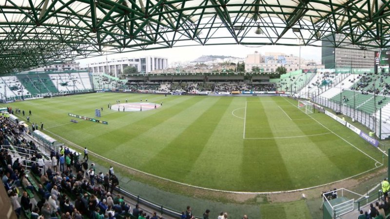 Έδιωξαν από τη Λεωφόρο οπαδό που πέταξε πλαστικό ποτήρι! - Media