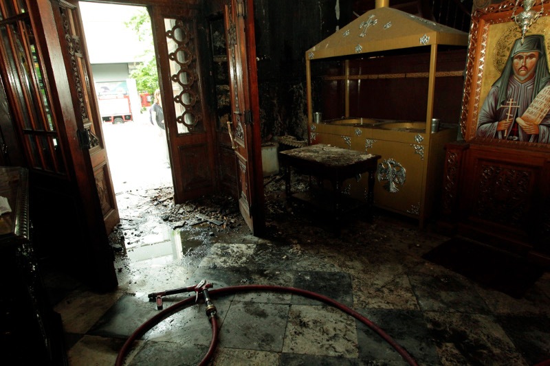 Οι πυροσβέστες γλίτωσαν από τα χειρότερα τον ιστορικό ναό του Αγ. Δημητρίου στου Ψυρρή  - Media