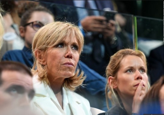 Η κόρη της Μπριζίτ Μακρόν ξεσπά: Ζηλεύουν για αυτό κάνουν αποκρουστικές επιθέσεις στη μητέρα μου - Media