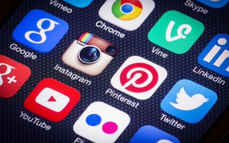 Θες like στα social media; Πες ψέματα, πόζαρε σέξι και κάνε κουτσομπολιό - Media