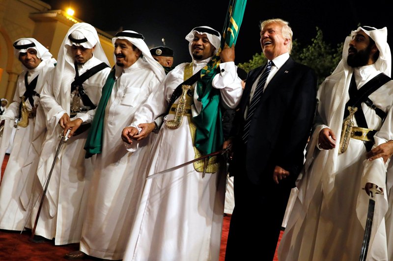 Τραμπ προς Άραβες ηγέτες: Καταδικάστε την τρομοκρατία  - Media