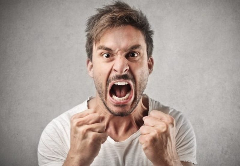 Βρίζετε δυνατά; Γίνεστε πιο δυνατοί - Τι αποκαλύπτει νέα έρευνα  - Media