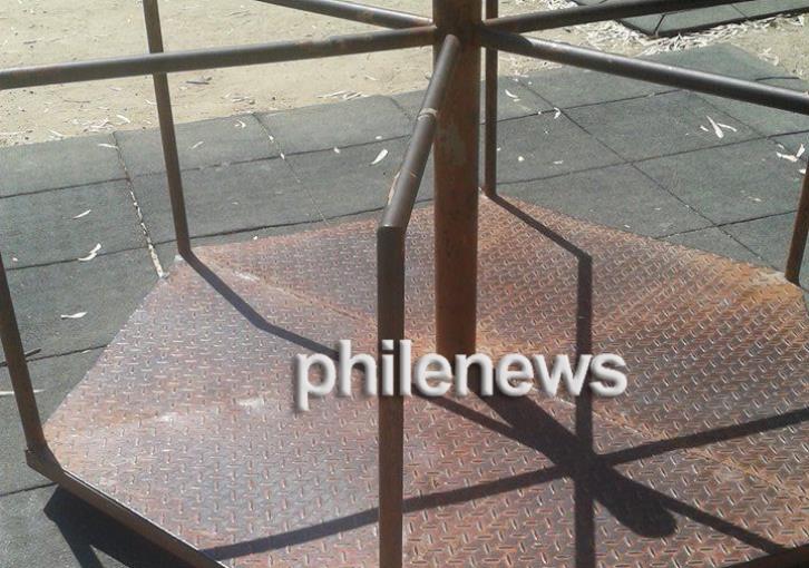 Στο νοσοκομείο παιδάκι από ακατάλληλη τραμπάλα πάρκου - Από καυτό σκουριασμένο μέταλλο (Photo) - Media
