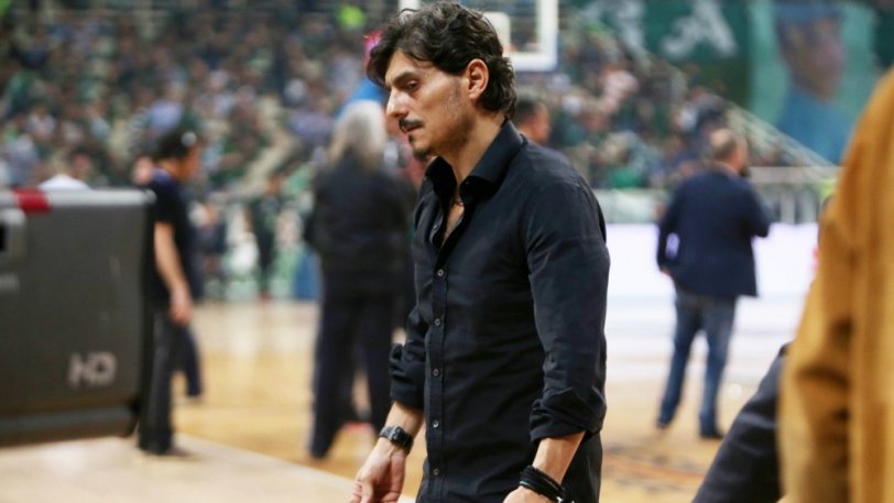 Ο Γιαννακόπουλος συνόδευσε τους Αγγελόπουλους στον πάγκο! - Media