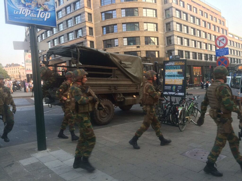Συναγερμός στις Βρυξέλλες: Πυροβολήθηκε ο δράστης μετά από έκρηξη στον σιδηροδρομικό σταθμό - Εισαγγελέας: Τρομοκρατική επίθεση  - Media
