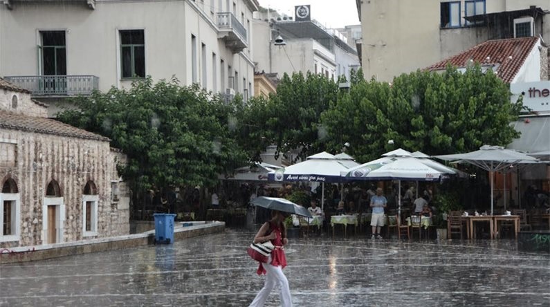 Xαλάζι στο κέντρο της Αθήνας - Αποκαταστάθηκε η κυκλοφορία στην Πειραιώς (Video) - Media