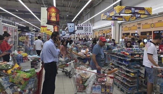 «Αυτά είδα στα σούπερ μάρκετ του Κατάρ» - Η μαρτυρία Έλληνα μετά το ξέσπασμα της κρίσης και το κλείσιμο των συνόρων από έξι αραβικές χώρες - Media