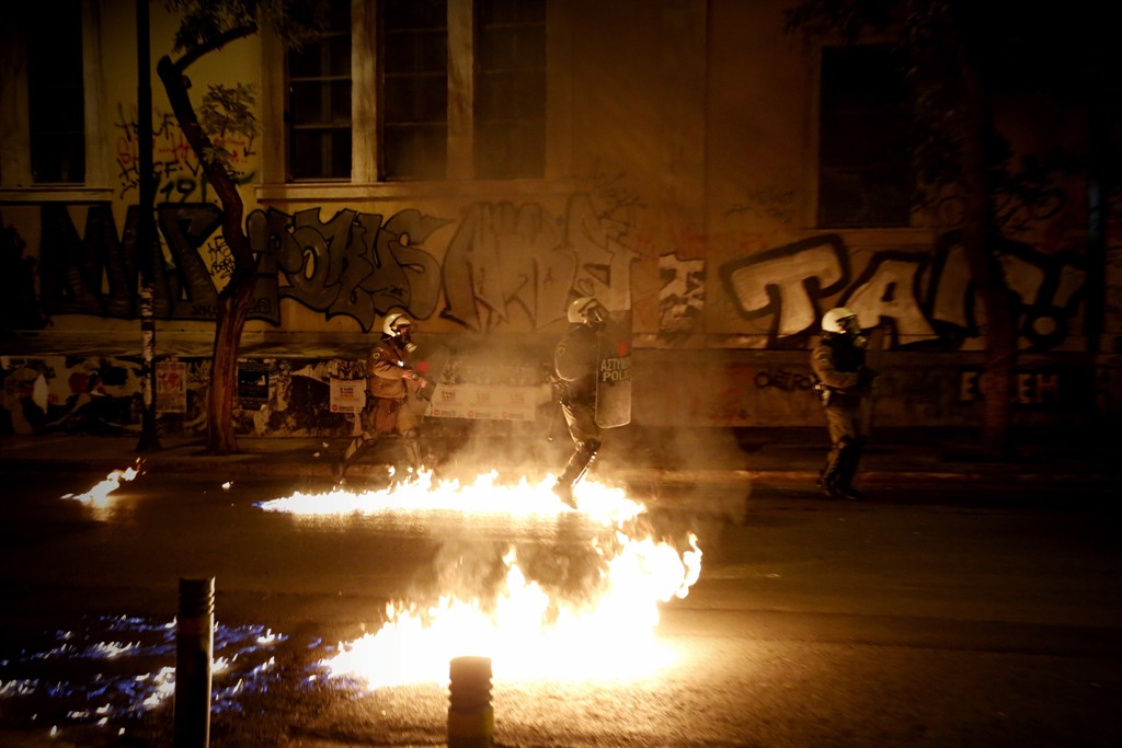 Όλοι οι μπάτσοι δεν είναι μπάτσοι και όλοι οι αναρχικοί δεν είναι αναρχικοί - Media